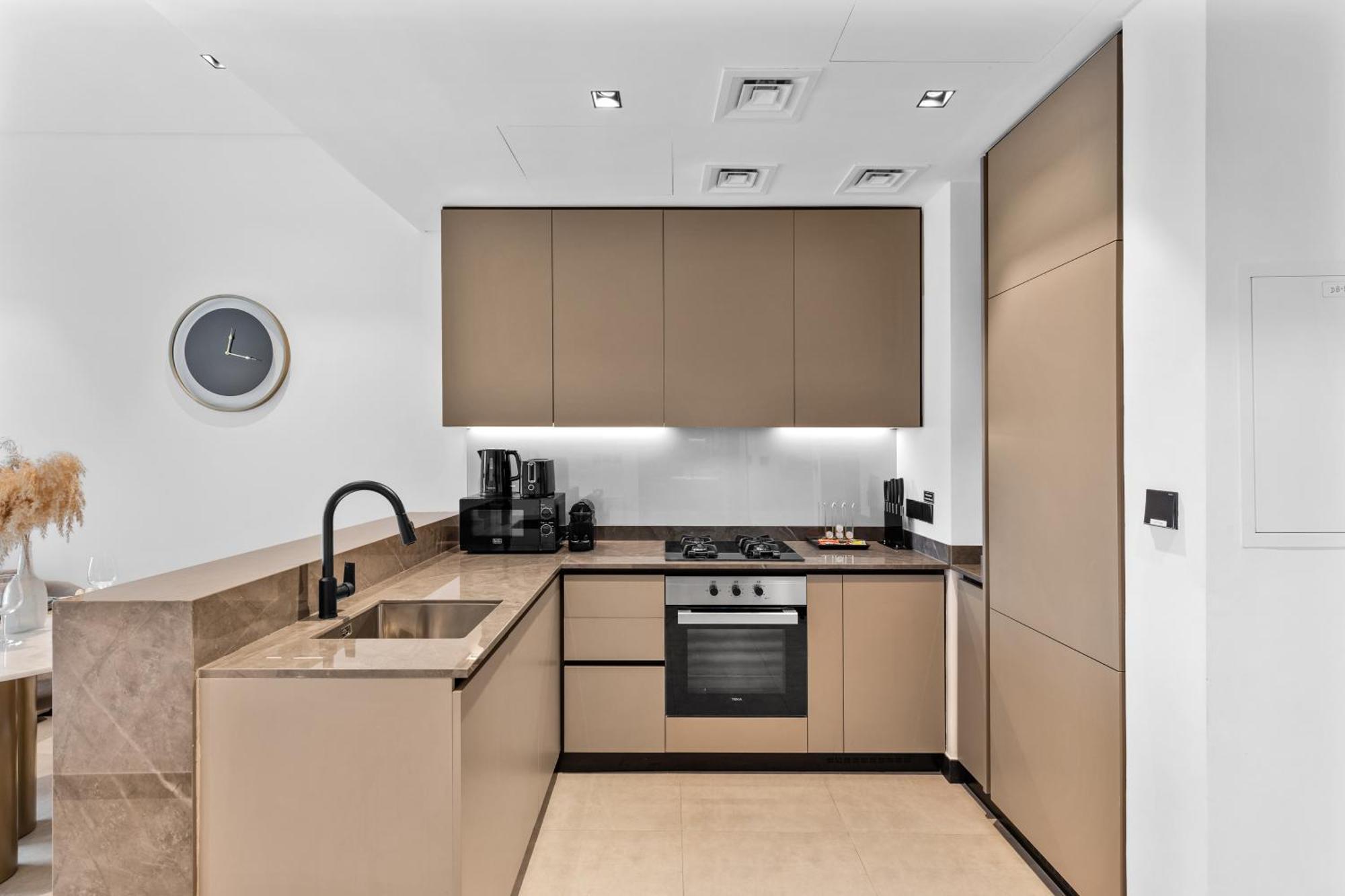 Apartment Waves Homes - Serenity: Luxe Living At 15 Northside Tower 2 *